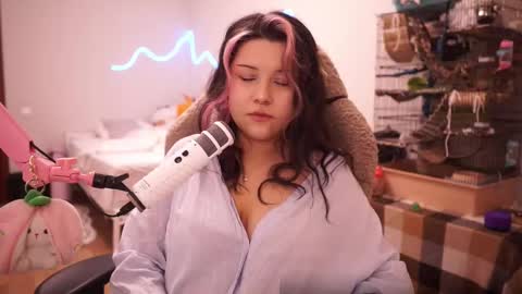 roxysuh online show from September 29, 7:46 am