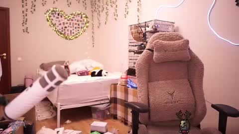 roxysuh online show from October 1, 9:37 am