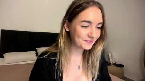 Roxy online show from April 17, 1:36 pm