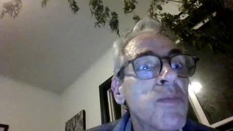 Snapshot of royboy2561 chatting on October 13, 7:41 am Roy Murrin online show from October 13, 7:41 am