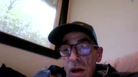 Snapshot of royboy2561 chatting on November 6, 12:11 am Roy Murrin online show from November 6, 12:11 am