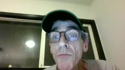 Snapshot of royboy2561 chatting on December 20, 8:10 am Roy Murrin online show from December 20, 8:10 am