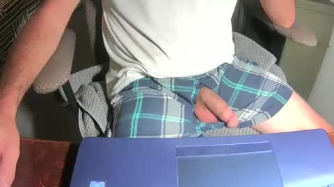 Snapshot of royer8650 chatting on October 23, 10:03 am Lookingaround online show from October 23, 10:03 am