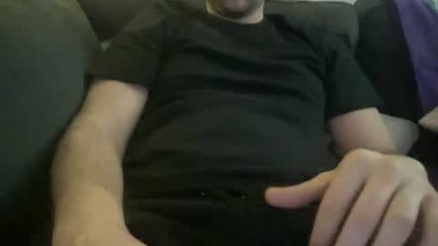 Snapshot of roythegil chatting on February 3, 12:58 am roythegil online show from February 3, 12:58 am