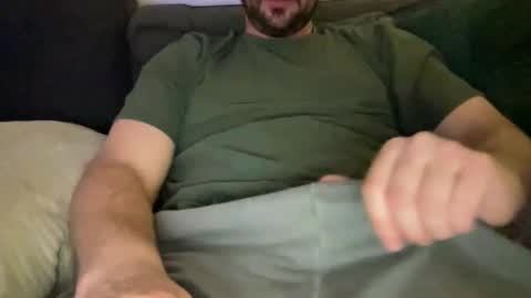 Snapshot of roythegil chatting on December 19, 12:06 am roythegil online show from December 19, 12:06 am