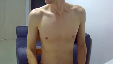 Snapshot of royyourtoy chatting on January 6, 1:09 am Roy online show from January 6, 1:09 am