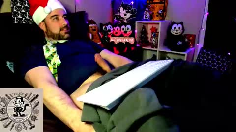 Snapshot of rubenator69 chatting on December 5, 6:44 am Ruben online show from December 5, 6:44 am