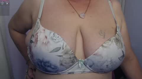 Snapshot of rubi_halliwey chatting on February 12, 9:11 pm Rubi online show from February 12, 9:11 pm