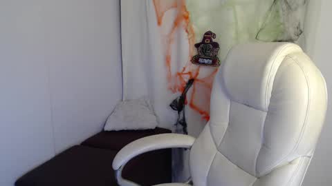 Rubi online show from October 31, 11:39 pm