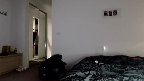 Snapshot of rubix_cubez chatting on December 14, 1:16 pm Rubix cubez online show from December 14, 1:16 pm