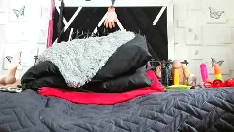 Snapshot of rubyemerald_ chatting on October 10, 1:37 am rubyemerald_ online show from October 10, 1:37 am