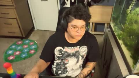 Snapshot of rudyrebel chatting on February 23, 5:27 am Rudy hehim online show from February 23, 5:27 am