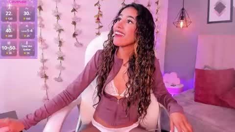 Snapshot of rue_zue chatting on February 25, 1:43 pm rue_zue online show from February 25, 1:43 pm