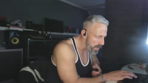 Chico que rico Caliente online show from January 18, 2:44 pm