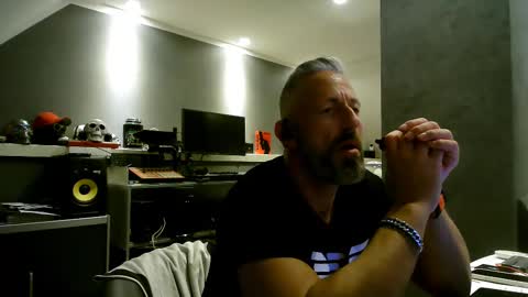 Chico que rico Caliente online show from February 16, 4:10 pm