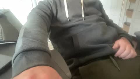 Snapshot of rungriff2323 chatting on November 2, 6:43 pm rungriff2323 online show from November 2, 6:43 pm