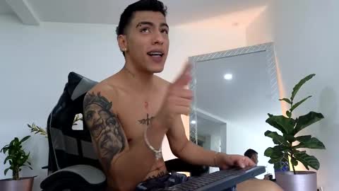  R U S S E L L  online show from September 28, 1:49 pm