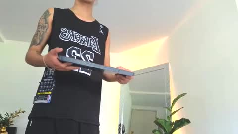  R U S S E L L  online show from September 29, 12:54 pm