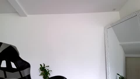  R U S S E L L  online show from October 23, 2:16 pm