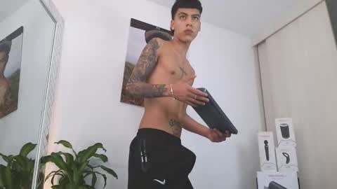  R U S S E L L  online show from February 16, 10:28 pm