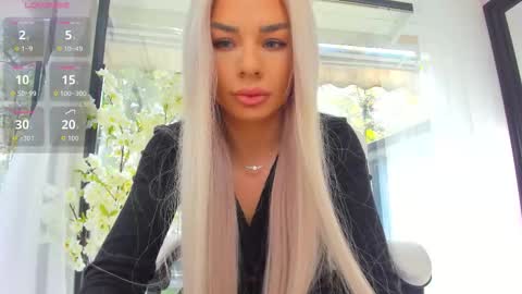 Ava online show from October 11, 7:40 am