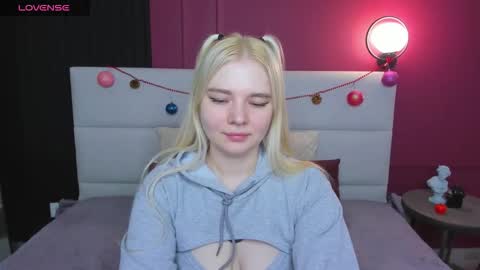 Snapshot of ruthbryant chatting on December 15, 12:37 am ruthbryant online show from December 15, 12:37 am