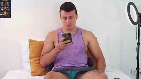 Snapshot of ryamcoast chatting on November 9, 1:09 pm Sr Coast online show from November 9, 1:09 pm