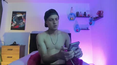 Snapshot of ryan15_ chatting on January 25, 4:46 pm Ryan 15 online show from January 25, 4:46 pm