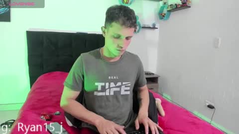 Snapshot of ryan15_ chatting on February 13, 5:44 pm Ryan 15 online show from February 13, 5:44 pm