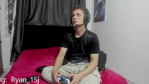 Snapshot of ryan15_ chatting on September 15, 12:43 am Ryan 15 online show from September 15, 12:43 am