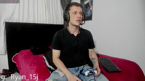 Snapshot of ryan15_ chatting on October 2, 2:07 am Ryan 15 online show from October 2, 2:07 am