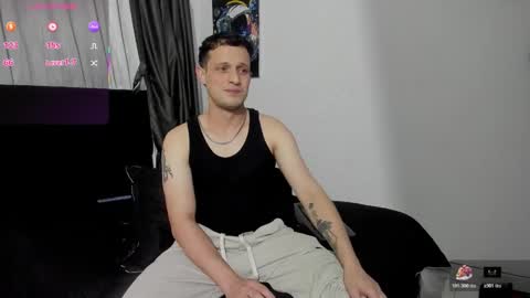 Snapshot of ryan15_ chatting on November 17, 1:44 am Ryan 15 online show from November 17, 1:44 am