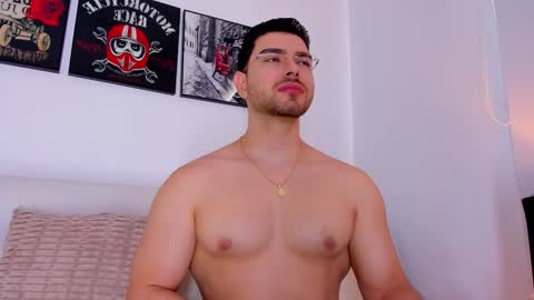 Snapshot of ryan_cooper_1 chatting on December 14, 2:44 pm Ryan online show from December 14, 2:44 pm