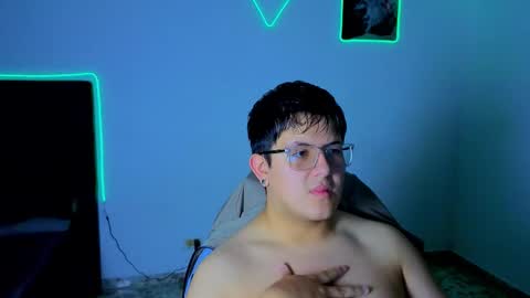 Snapshot of ryan_doretti chatting on November 22, 12:04 pm Ryan online show from November 22, 12:04 pm