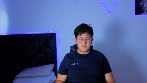 Snapshot of ryan_doretti chatting on December 17, 7:20 pm Ryan online show from December 17, 7:20 pm