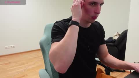 RYAN DOZER online show from April 14, 5:30 pm