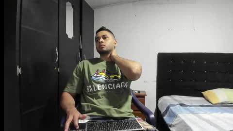 Snapshot of ryan_xc1 chatting on November 24, 2:44 am ryan_xc1 online show from November 24, 2:44 am