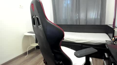 Snapshot of ryandusk chatting on March 5, 11:28 am Andrew C. online show from March 5, 11:28 am