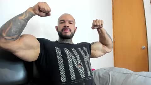 Snapshot of ryanjhonston chatting on February 13, 12:11 pm Ryan online show from February 13, 12:11 pm