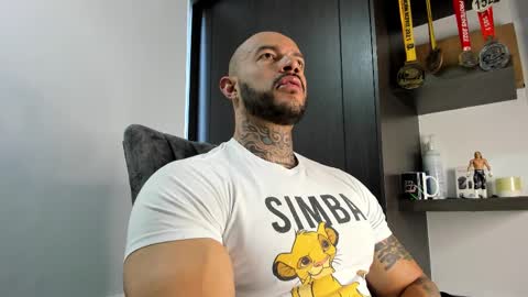 Snapshot of ryanjhonston chatting on October 6, 12:35 pm Ryan online show from October 6, 12:35 pm