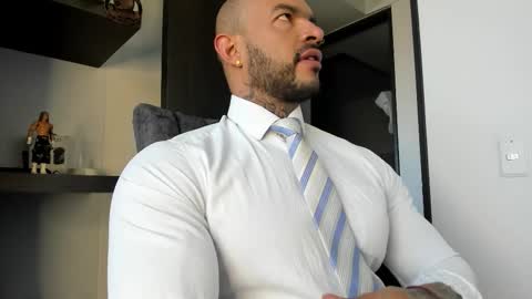 Snapshot of ryanjhonston chatting on December 3, 12:25 pm Ryan online show from December 3, 12:25 pm