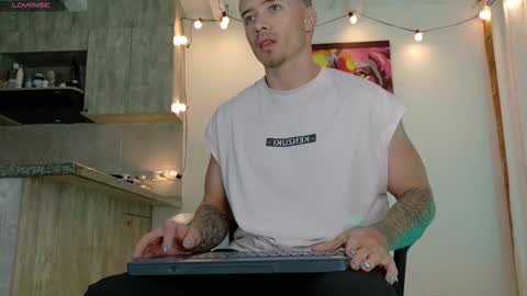 Ryan Blue ig ryannblue online show from November 19, 10:43 pm