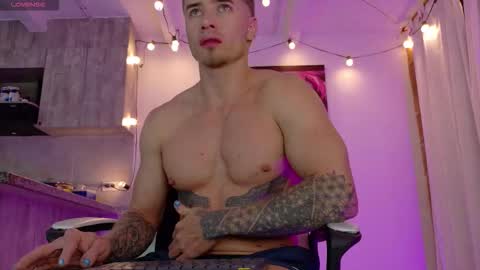 Ryan Blue ig ryannblue online show from November 26, 12:00 am