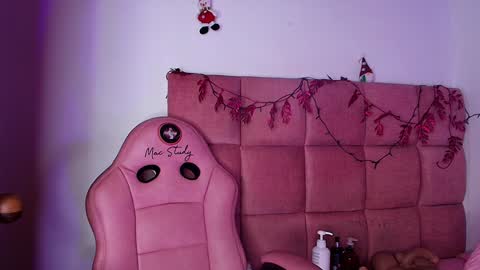 Snapshot of s_samanthax chatting on December 19, 9:18 am Samantha online show from December 19, 9:18 am