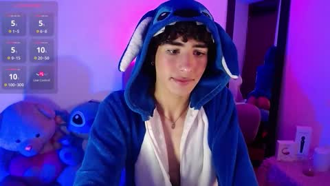 Snapshot of saanti_foxs chatting on September 26, 1:53 am Santi online show from September 26, 1:53 am