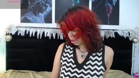 Snapshot of sabinamerchetti_ chatting on December 8, 7:11 pm Sabina Merchetti online show from December 8, 7:11 pm