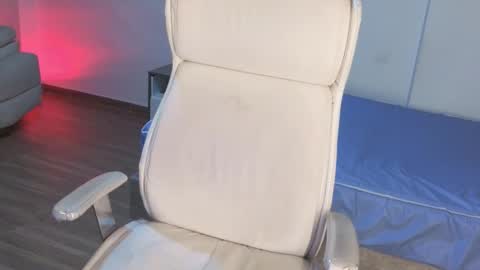 sabriin_miller_ online show from September 20, 1:45 pm