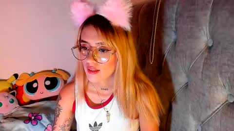 Snapshot of sabrina_cole chatting on October 22, 4:13 am . Sabrina Cole . online show from October 22, 4:13 am