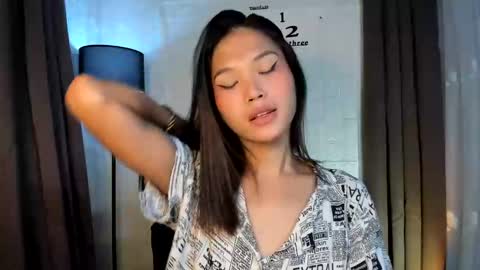 Snapshot of sabrina_maxx chatting on December 13, 2:38 pm Nadine online show from December 13, 2:38 pm