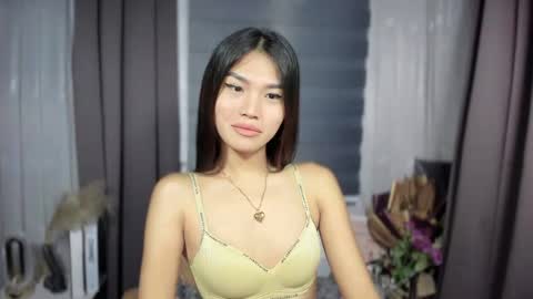 Snapshot of sabrina_maxx chatting on November 8, 3:23 pm Nadine online show from November 8, 3:23 pm